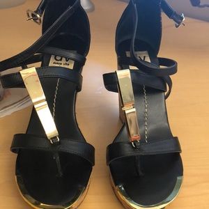 Size 8 Dolce Vita black wedges